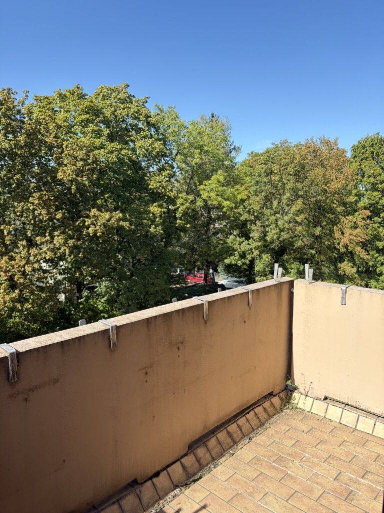 Brück Immobilien – Oberste Etage – Freie 3-Zi.-ETW mit Süd-/West-Balkon, 80997 München (Allach-Untermenzing Moosach Pasing-Obermenzing)