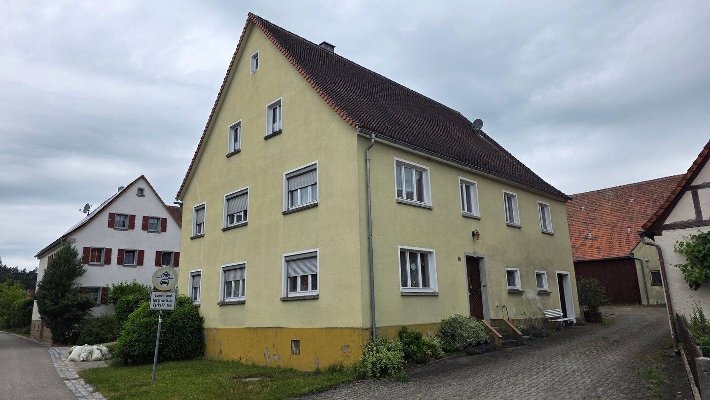 Charmantes Anwesen mit viel Platz und großem Entwicklungspotenzial, 91555 Feuchtwangen