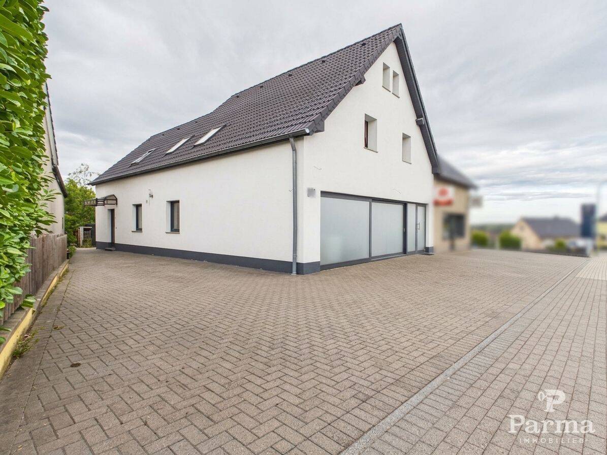 Großzügiges Einfamilienhaus mit Garten und Doppelgarage mit genehmigter Fahrzeugausstellung, 52385 Nideggen