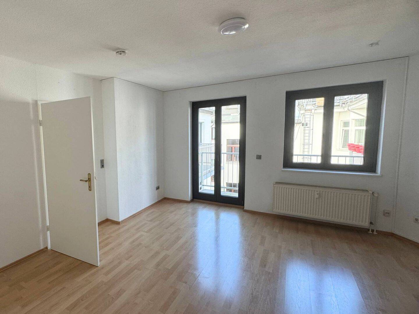 Großes Single-Apartment mit EBK & BALKON in ruhiger Hinterhoflage, 39104 Magdeburg (Altstadt Buckau)