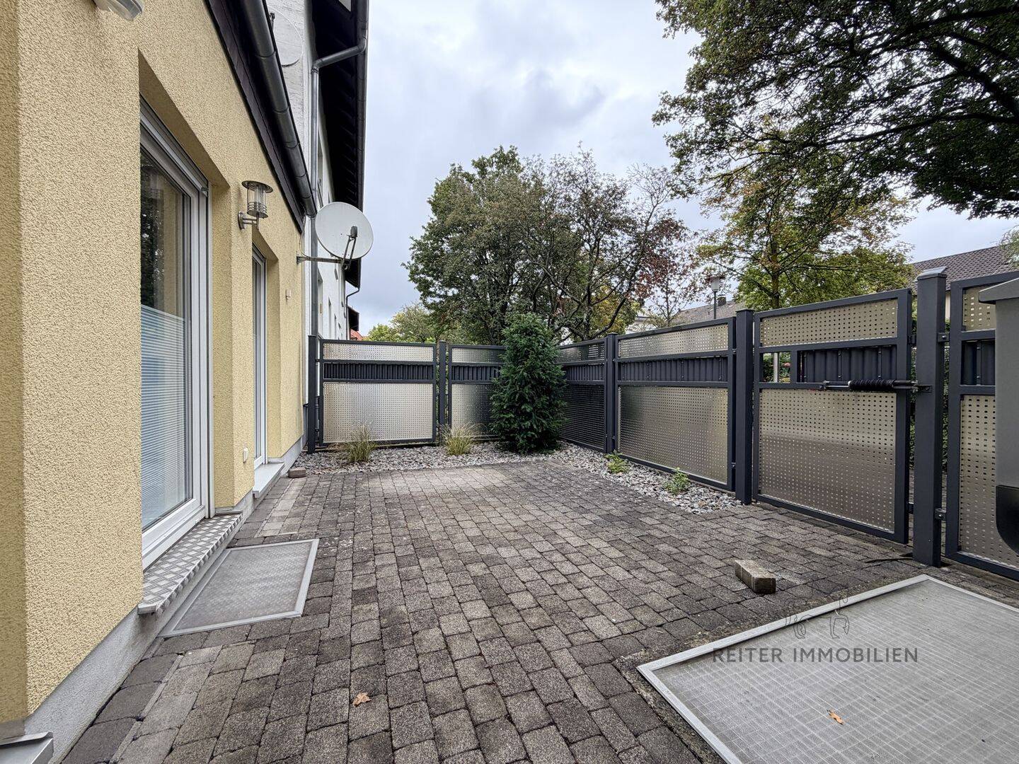 Fulda-Musikerviertel: Renovierte 2-Zimmer-Erdgeschosswohnung mit eigener Terrasse und Einbauküche, 36043 Fulda