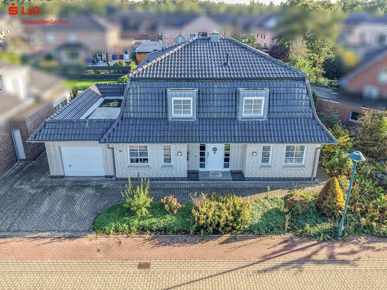 Elegantes Einfamilienhaus mit Mansardendach in ruhiger Sackgassenlage in Lohne-Hopen, 49393 Lohne (Oldenburg)