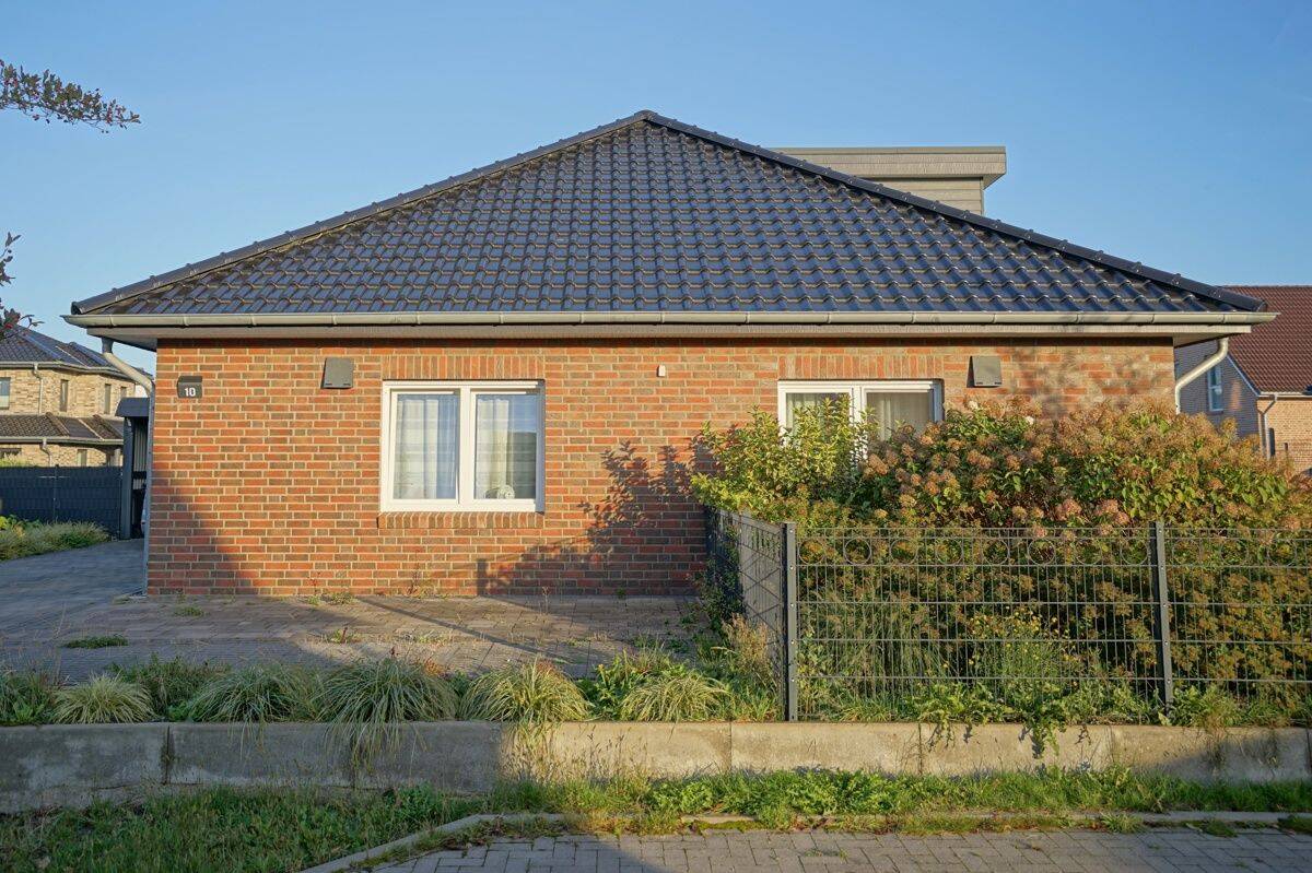Volksbank Immobilien: Neuwertiger Bungalow aus dem Jahr 2020 in  top Lage auf schönem Grundstück, 27616 Beverstedt