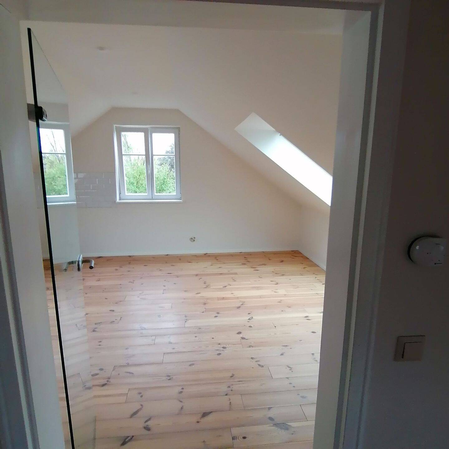 Jena Ringwiese – gemütliche 2-Raum DG-Wohnung in 3-Familien-Haus, 7745 Jena