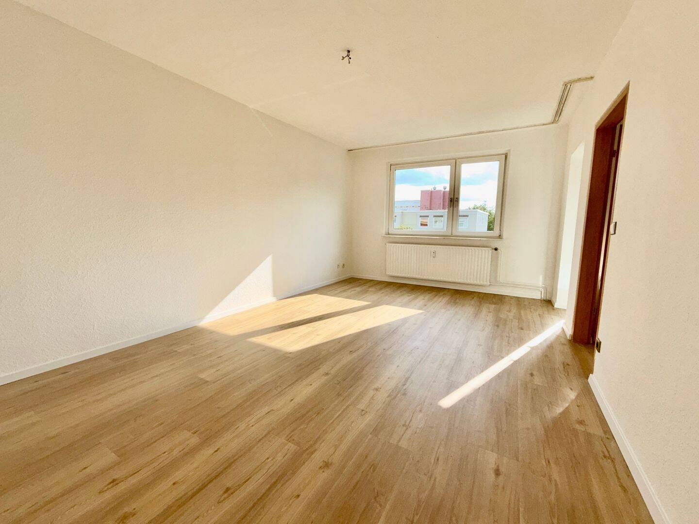 Viel Platz zum Wohlfühlen: 4-Zimmer-Wohnung mit Loggia und Blick ins Grüne, 22179 Hamburg (Wandsbek Bramfeld)