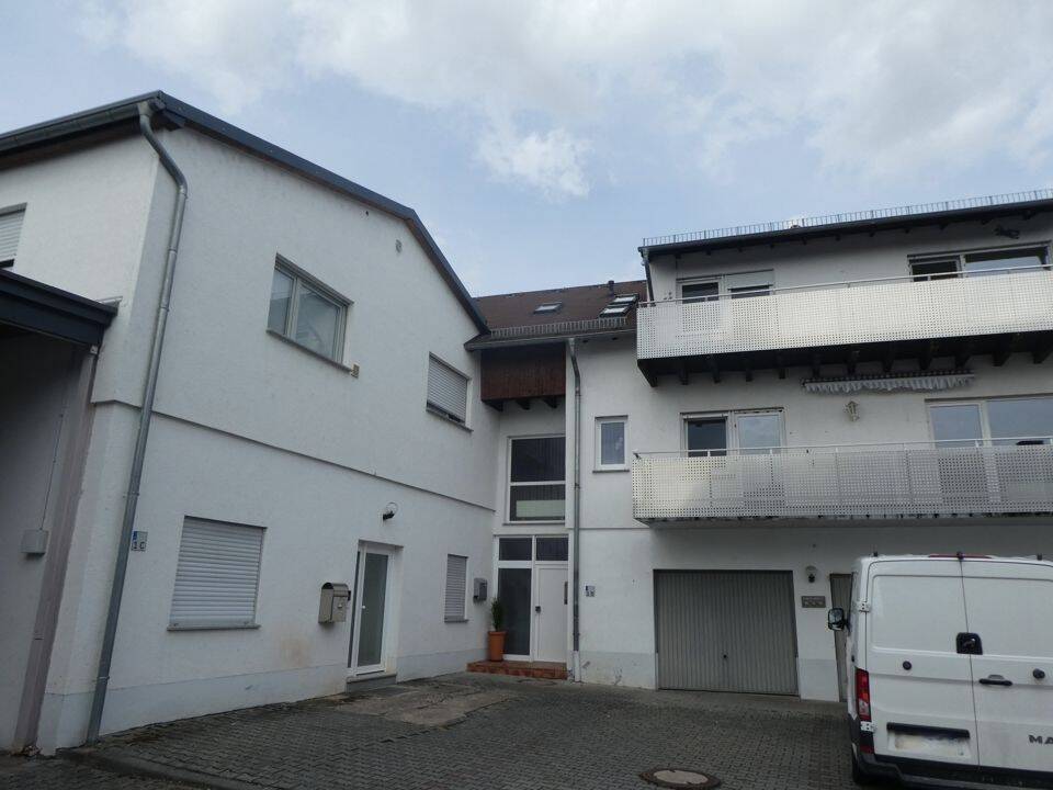 Erstbezug nach Kernsanierung mit traumhaftem Balkon und Blick ins Grüne!, 65554 Limburg a.d. Lahn