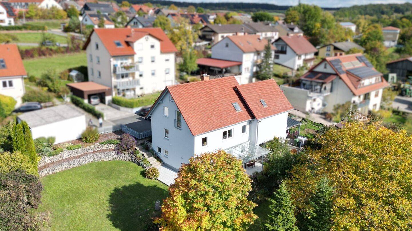 Gepflegtes Einfamilienhaus mit guter Ausstattung und großzügigem Hanggrundstück, 96170 Priesendorf