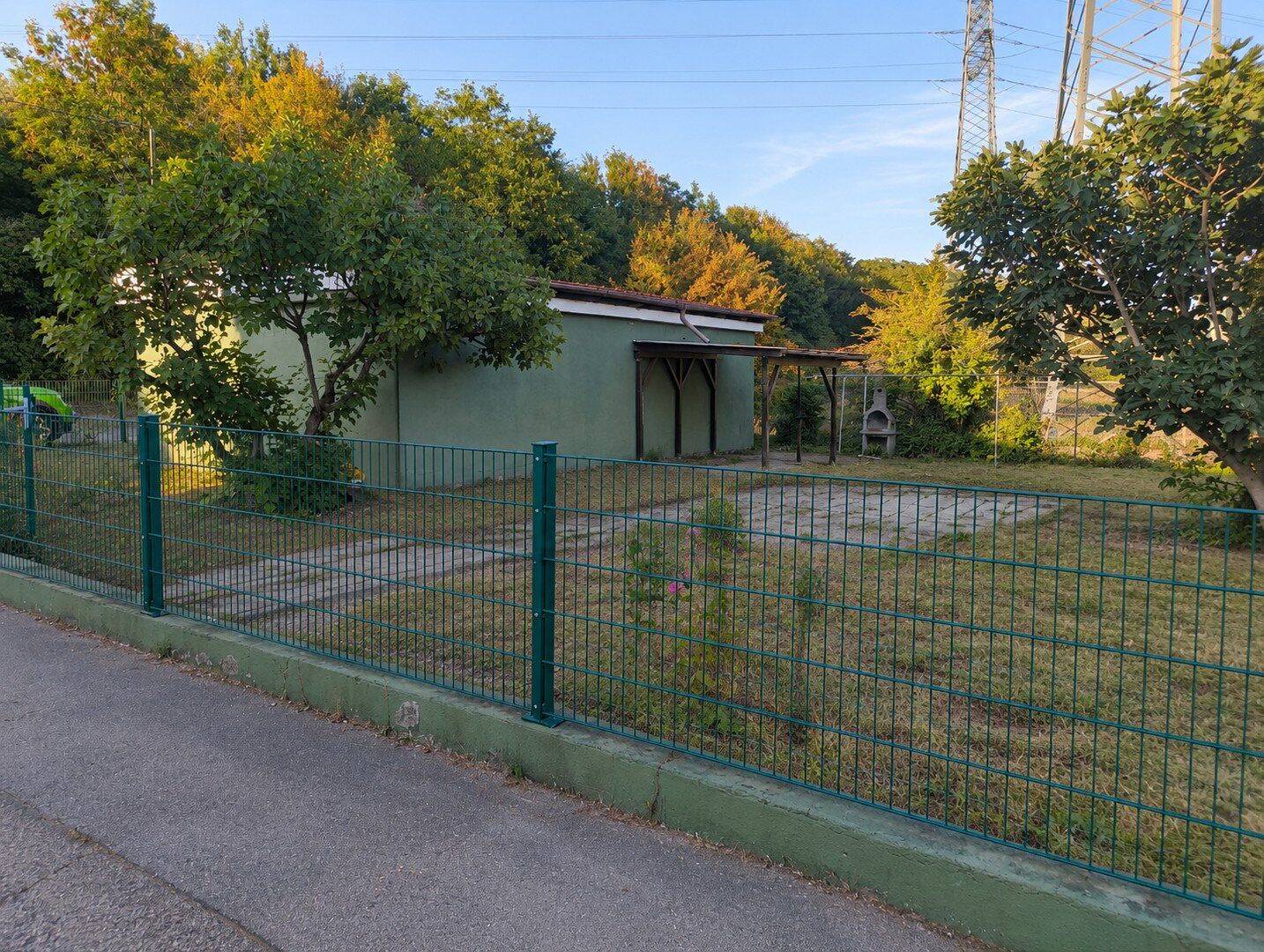 423 m² Grundstück mit vermieteten Garagen & Entwicklungspotenzial in Waldshut, 79761 Waldshut-Tiengen