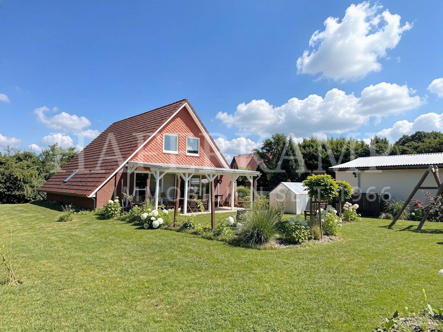 Charme und Geborgenheit im großzügigen Nurdach-Haus, 27432 Bremervörde