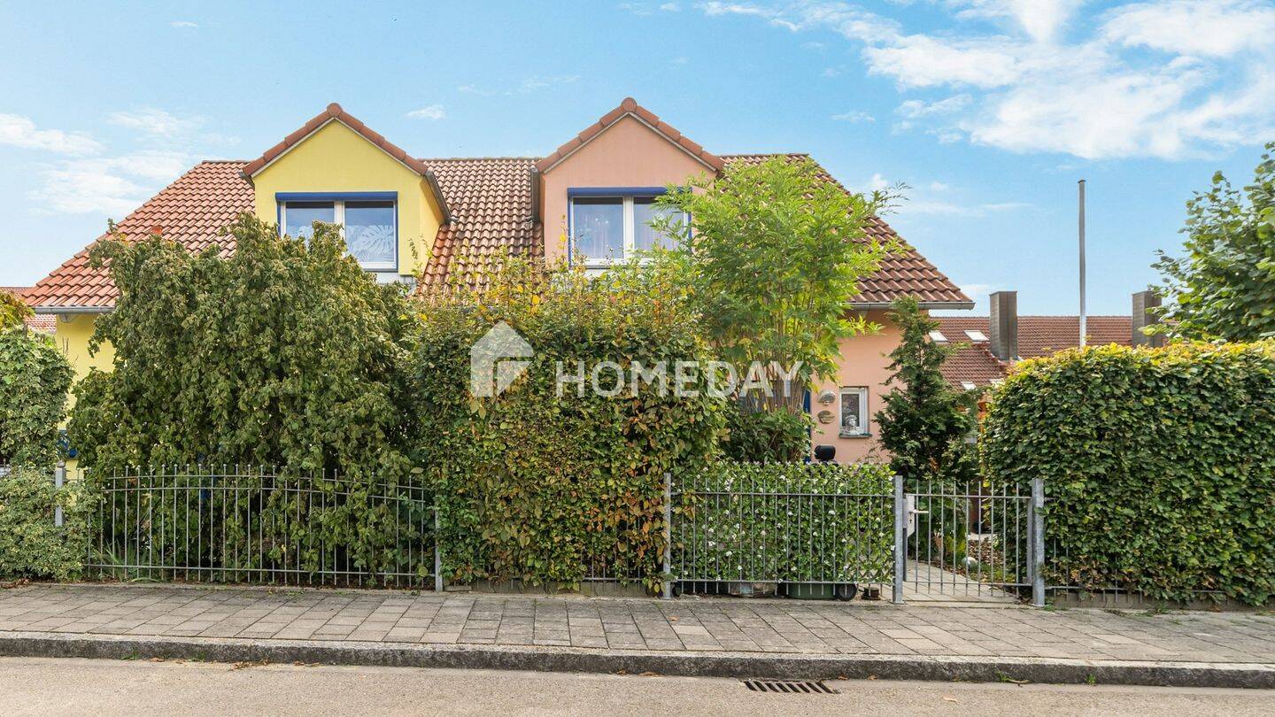Viel Platz für die Familie: DHH mit Gartenhaus, Garage, Kachelofen und frischen Renovierungen, 85092 Kösching