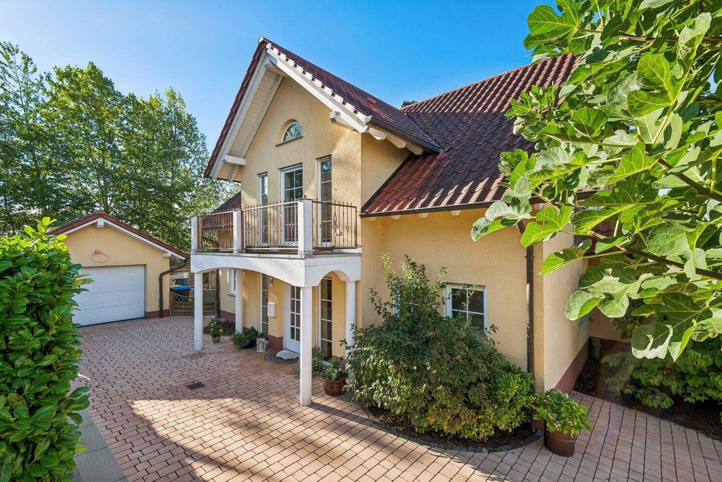 Licht und Weite – außergewöhnliches Wohnen mit offener Galerie, Kamin und privater Gartensauna, 55546 Fürfeld