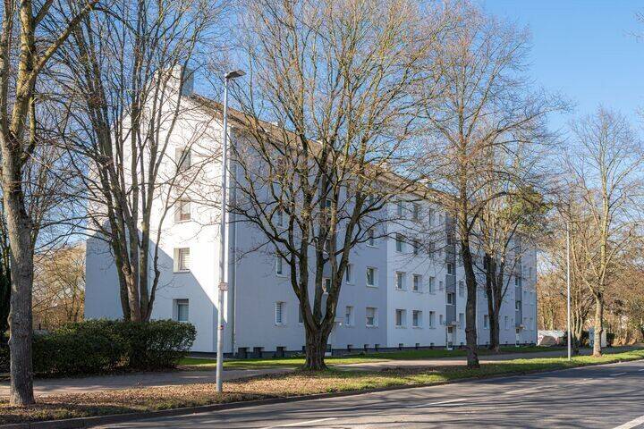 Tolle 2-Zimmer-Wohnung im frisch sanierten Gebäude (Wärmedämmung, neue Fenster, frischer Anstrich), 40472 Düsseldorf (Hubbelrath Lichtenbroich Rath Unterrath)
