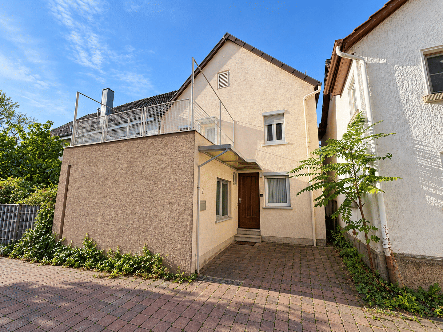 Renovierungsbedürftiges Einfamilienhaus * ca. 127 qm Wfl. + 53 qm Nfl. * Terrasse * Pkw-Stpl. *, 70327 Stuttgart
