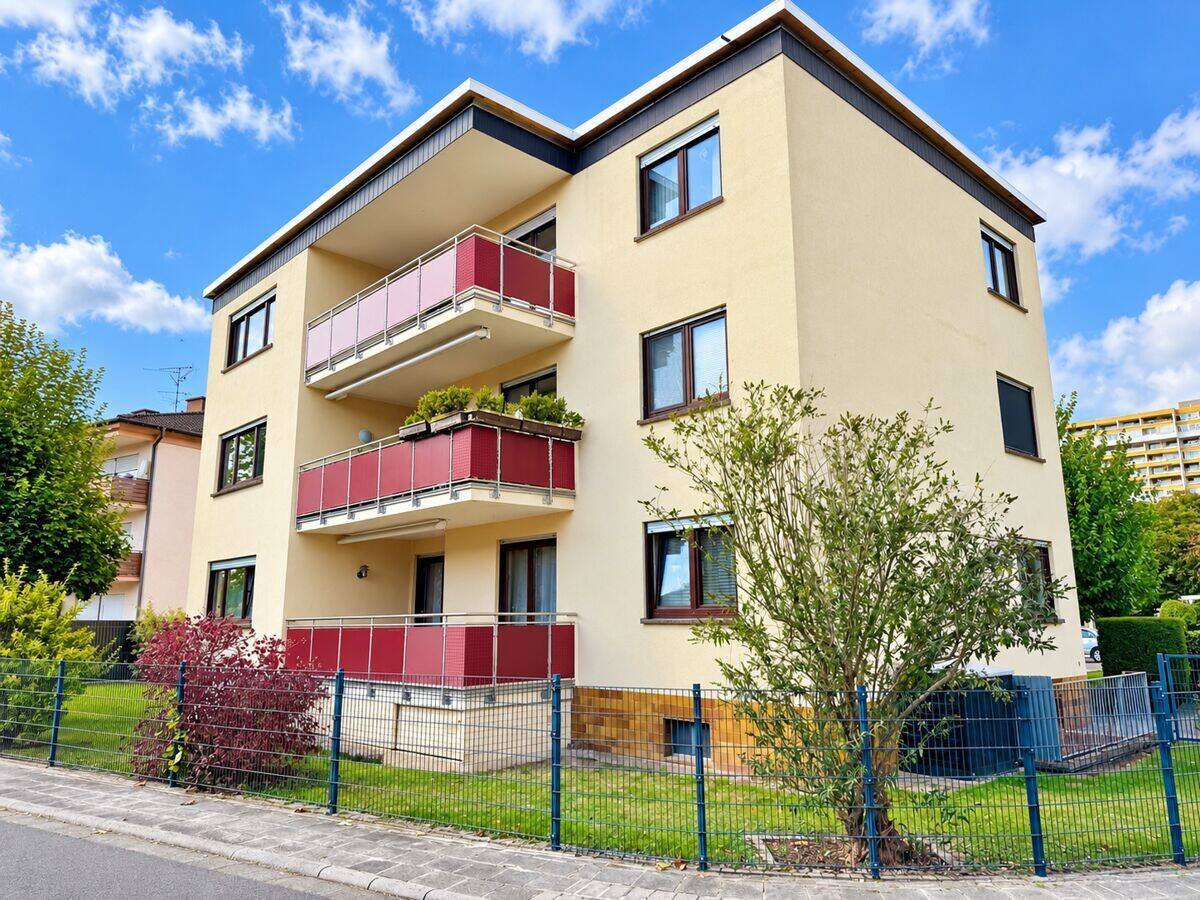 Viel Platz für die Familie
4 Zimmer, großer Balkon, Einbauküche,
Tageslichtbad & Stellplatz, 63110 Rodgau