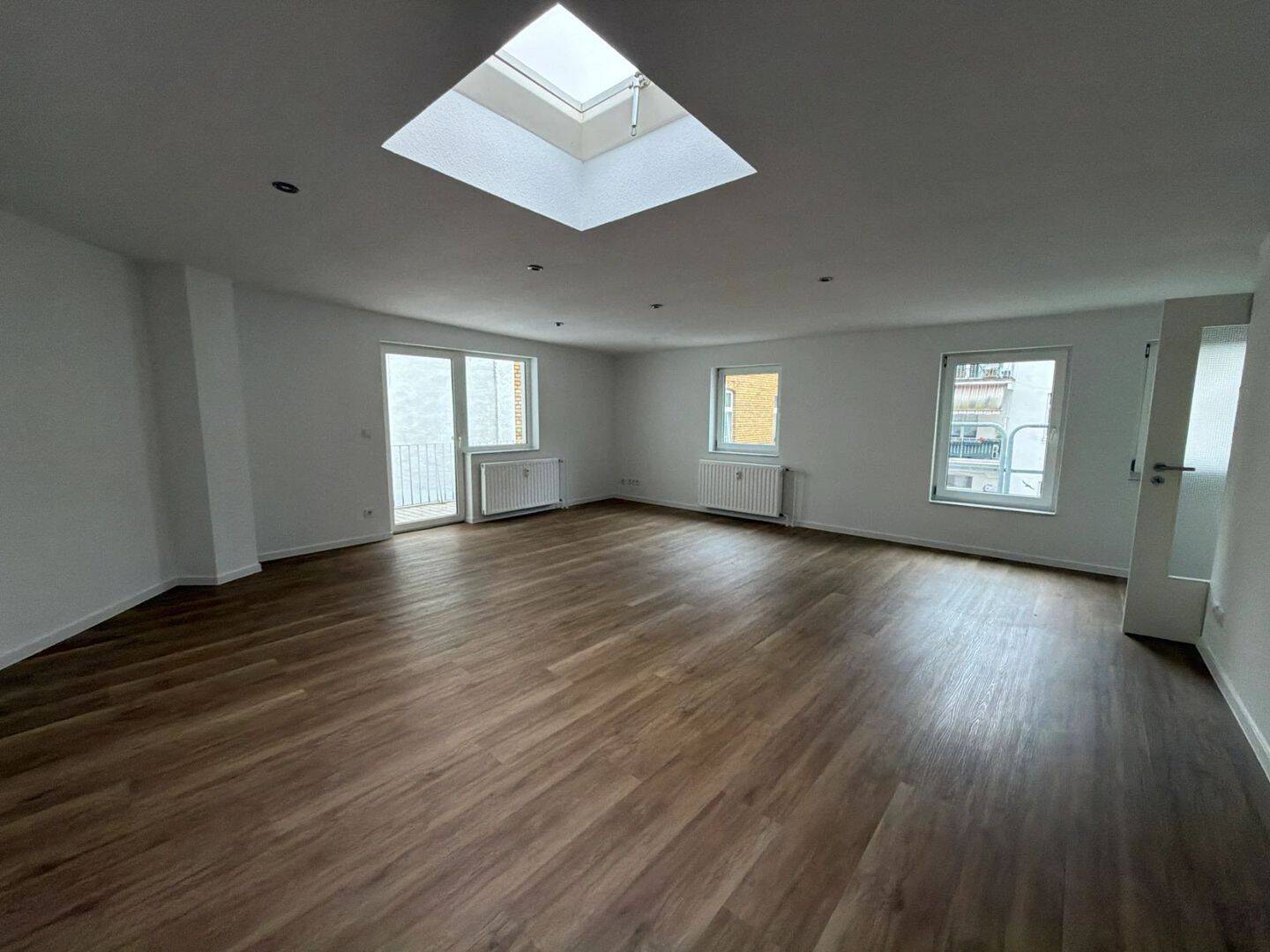 Großzügige Einzimmerwohnungen mit separater Küche und Balkon in Köln-Nippes, 50670 Köln (Innenstadt-Nord Altstadt-Nord Neustadt-Nord)