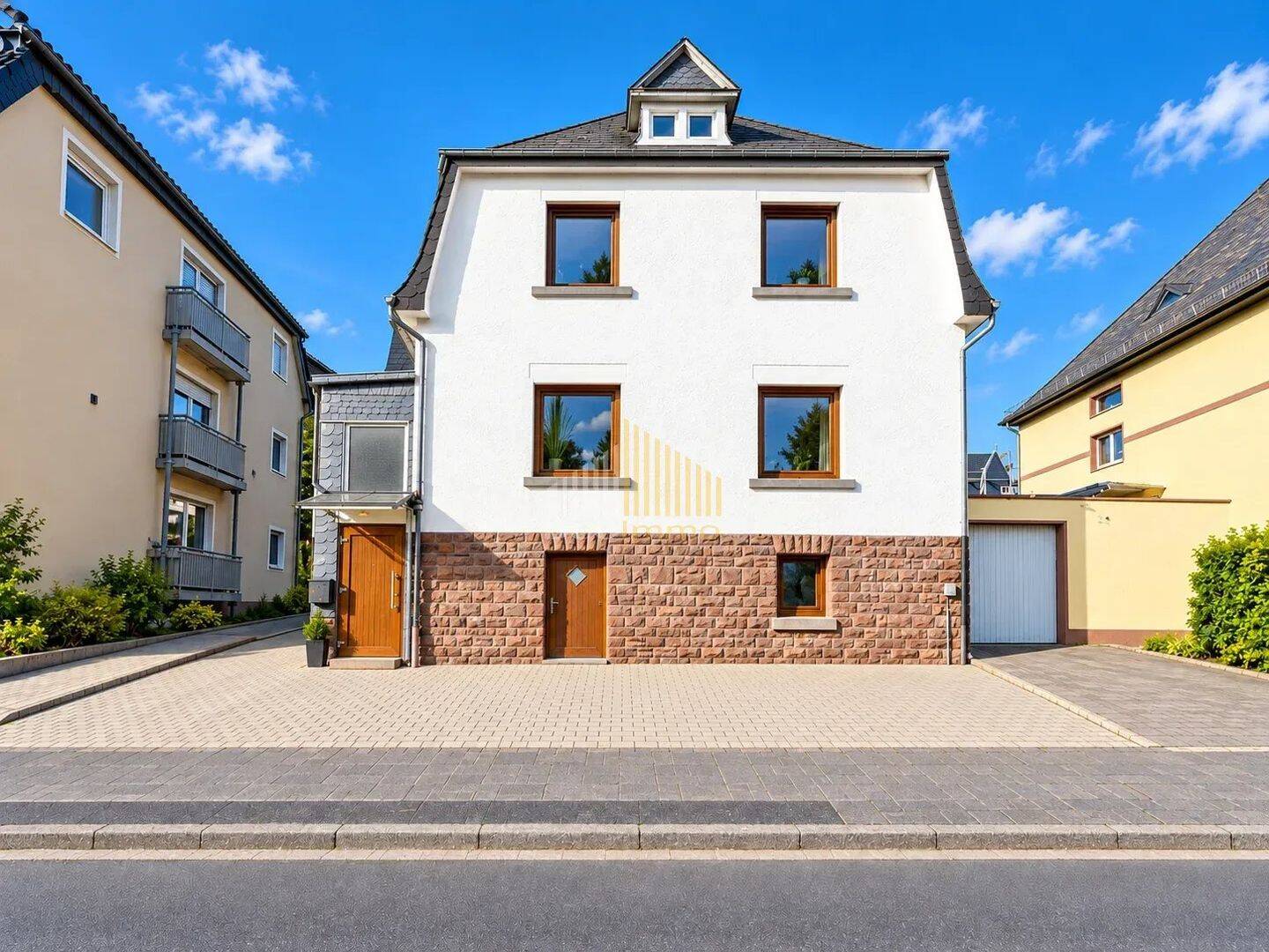 Gepflegtes Ein-/Zweifamilienhaus mit großem Garten in zentraler Lage von Bitburg, 54634 Bitburg