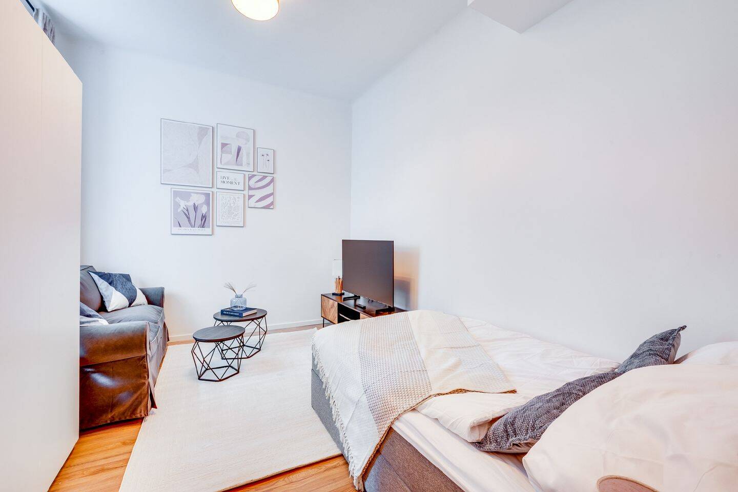 AIGNER – Top saniertes, vollständig möbliertes Apartment am Rotkreuzplatz, 80637 München (Moosach Neuhausen-Nymphenburg)