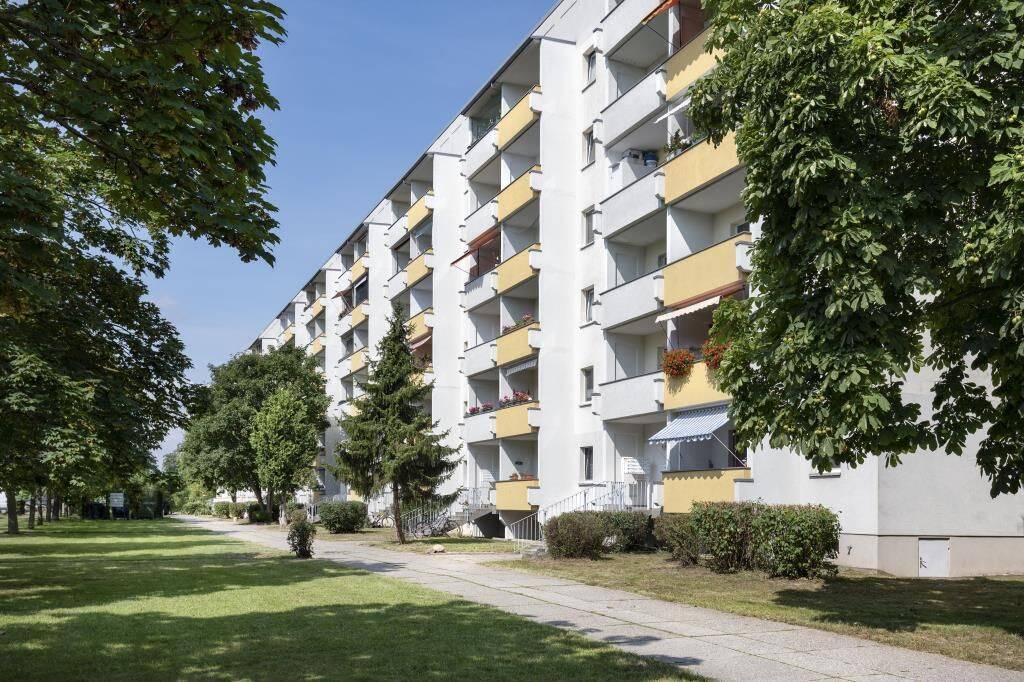 Hier beginnt Wohnen. / This is where living begins., 4207 Leipzig (Großzschocher Grünau-Siedlung Kleinzschocher Lausen-Grünau)