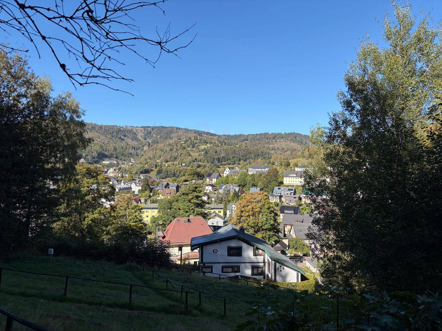 Attraktives Erholungsgrundstück mit zwei geräumigen Wochenendhäusern im „Finnhütten-Stil“, 96523 Steinach
