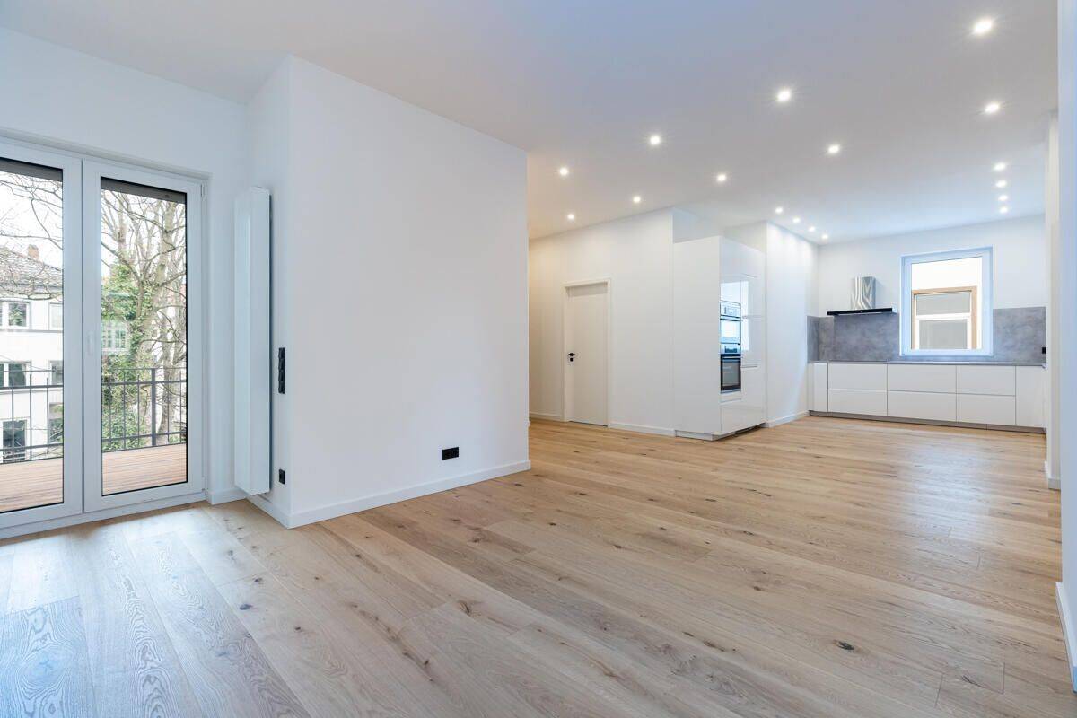 Exklusiver Wohntraum mit Top-Ausstattung und viel Licht im Nordend, 60389 Frankfurt am Main (Bergen-Enkheim Bornheim Nordend-Ost Nordend-West Seckbach)