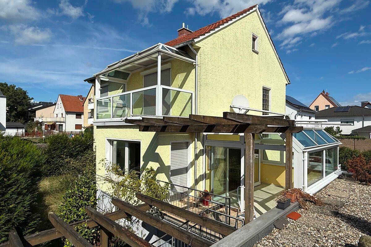 Hofheim: Charmantes, Stadtnahes Einfamilienhaus mit Wintergarten, 65719 Hofheim am Taunus