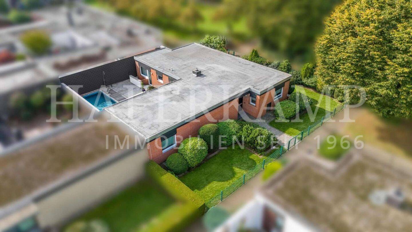 Architektur mit Charakter: Bungalow mit geschütztem Innenhof, Pool und Sauna, 45966 Gladbeck