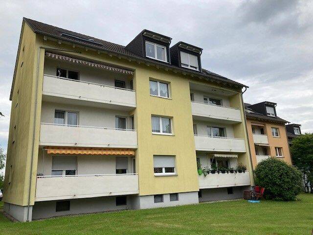 Erstbezug nach Modernisierung!  4-Zimmer-Wohnung mit Loggia in Friedrichsdorf, 61381 Friedrichsdorf