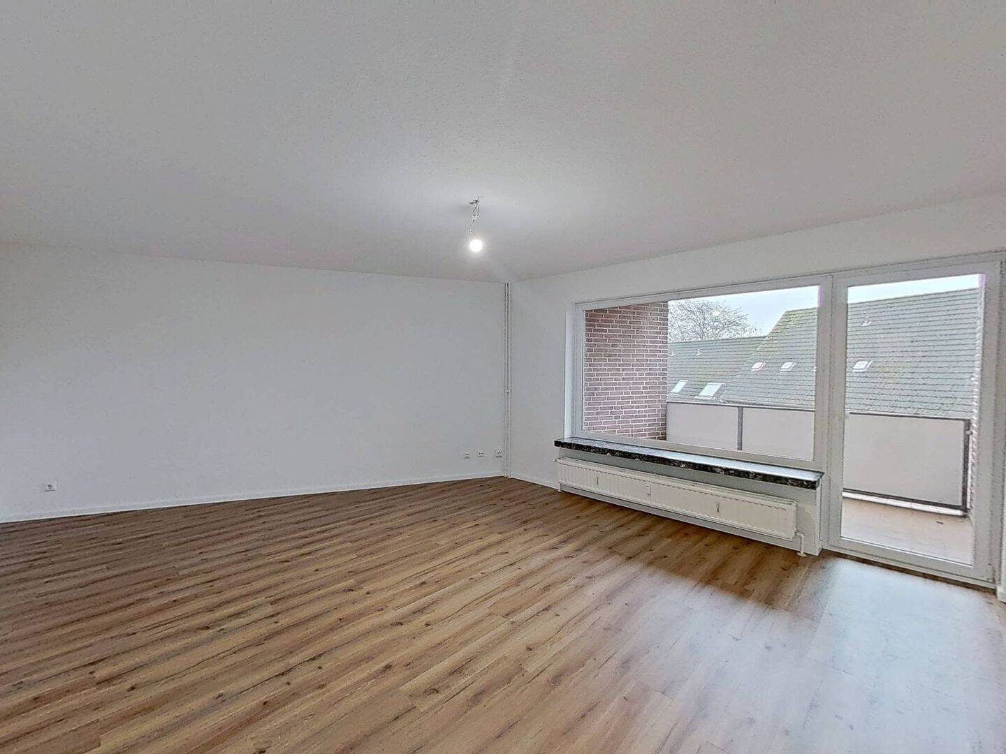 Große 2-Zimmer-Wohnung mit EBK und Wannenbad in fußläufiger Nähe zur Förde, 24939 Flensburg (Altstadt Neustadt Nordstadt Westliche Höhe)