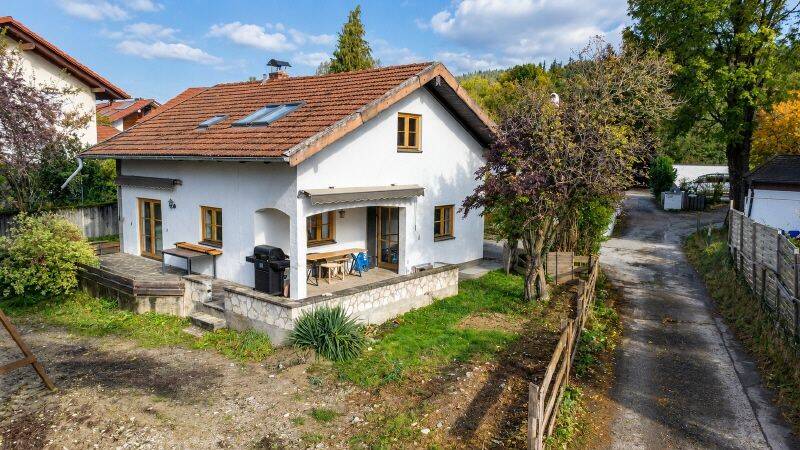 Wohnen im Mangfalltal – Einfamilienhaus mit Sanierungsmöglichkeiten in Bruckmühl, 83052 Bruckmühl