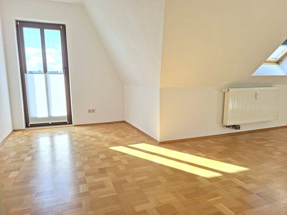 !! gemütliche 2-Zimmer-Dachgeschosswohnung mit Aufzug und Balkon !!, 9111 Chemnitz (Altchemnitz Schloßchemnitz Zentrum)