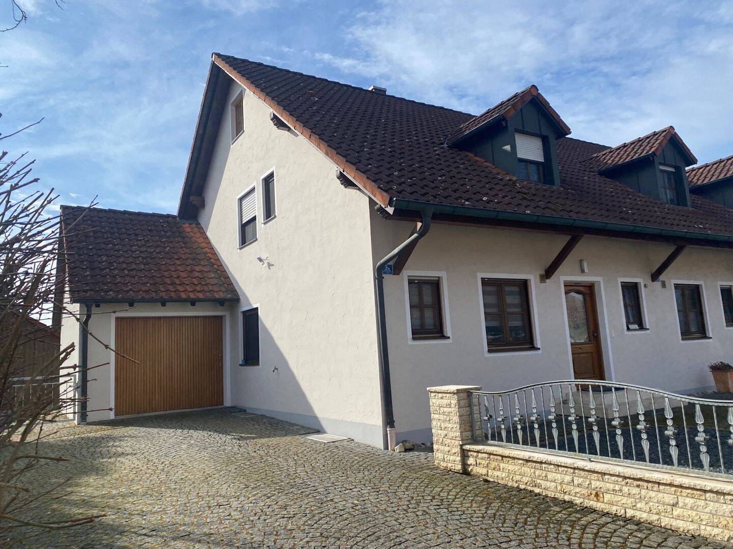 Miete – Attraktive Doppelhaushälfte mit Garten und Garage in absolut ruhiger und sonniger Wohnlage, 93333 Neustadt a.d. Donau