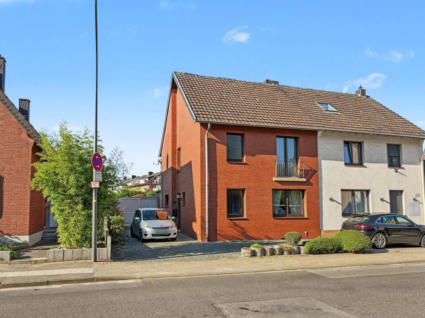 Baesweiler – charmante Doppelhaushälfte in zentraler Lage mit schönem Garten und großem Carport, 52499 Baesweiler