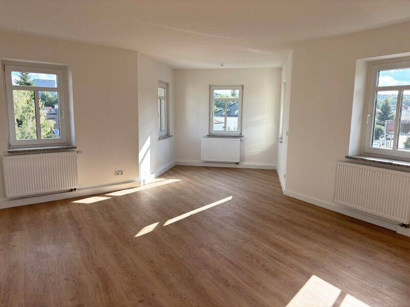 Familienwohnung mit Gäste-Bad // kurzfristig bezugsfrei, 1157 Dresden