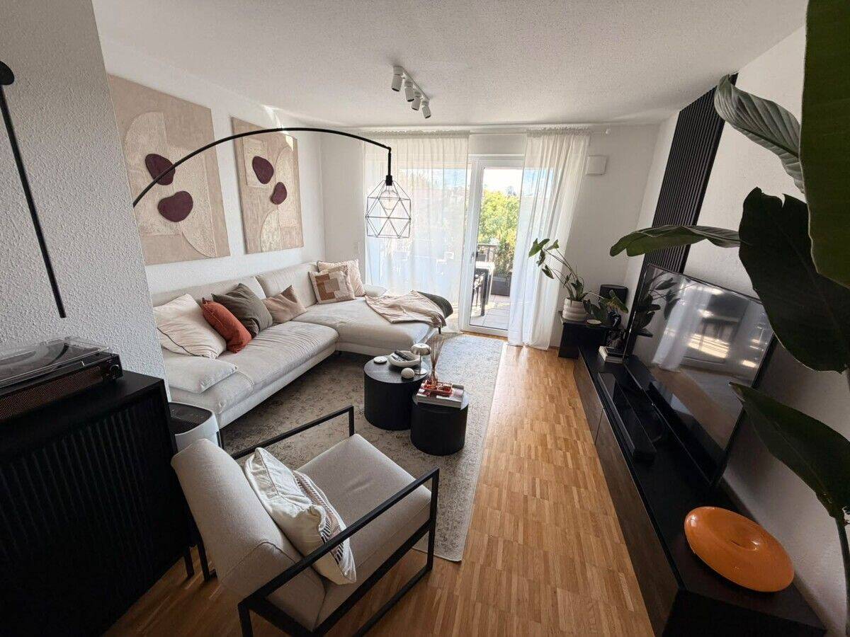 Großzügige und lichtdurchflutete 3-Zimmer-Wohnung mit Balkon in Stuttgart, 70374 Stuttgart (Bad Cannstatt Sommerrain)