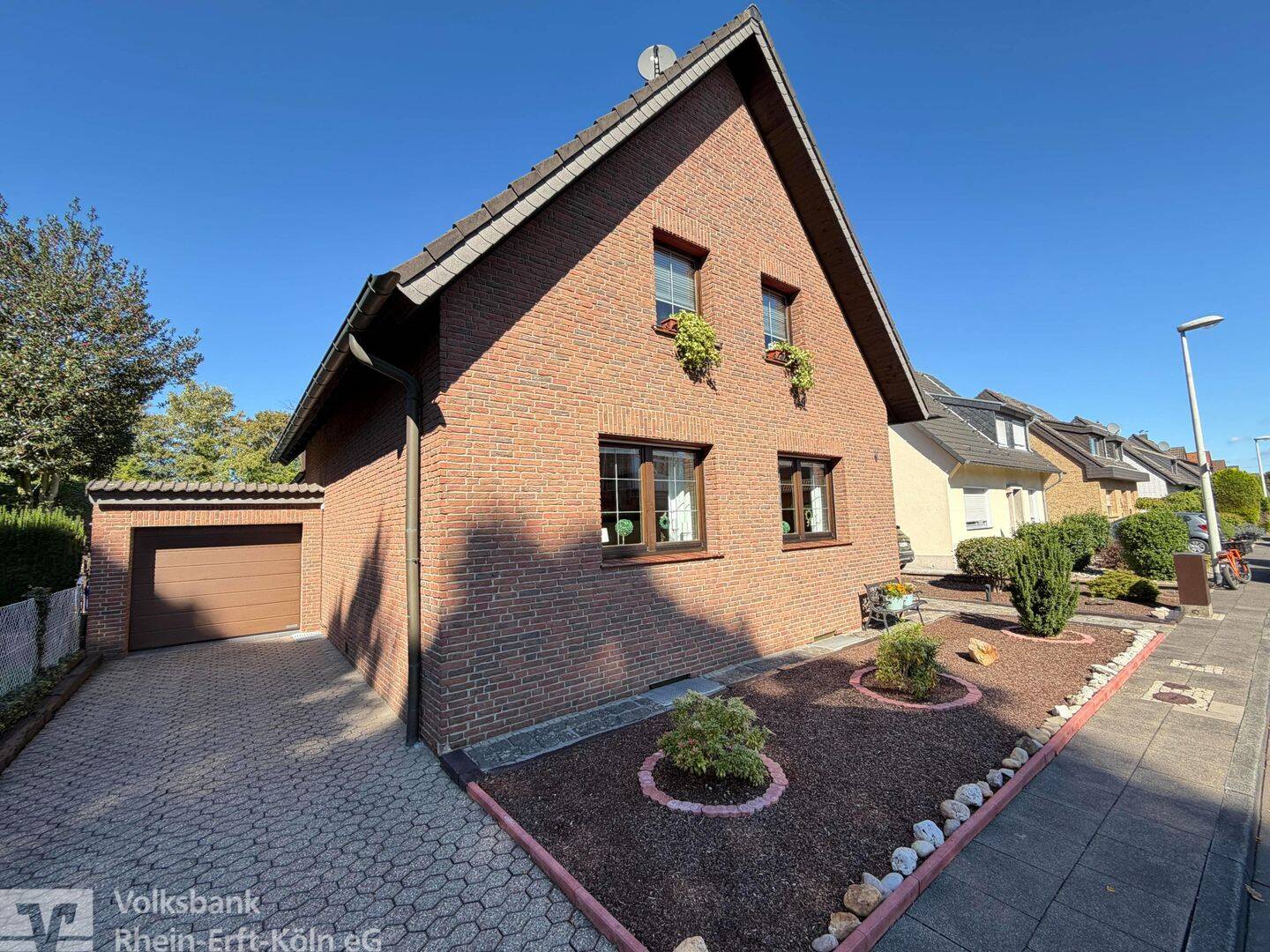 Ein Zuhause mit Charakter – freistehendes EFH mit großem Garten und  Privatsphäre in Frechen-Bachem, 50226 Frechen