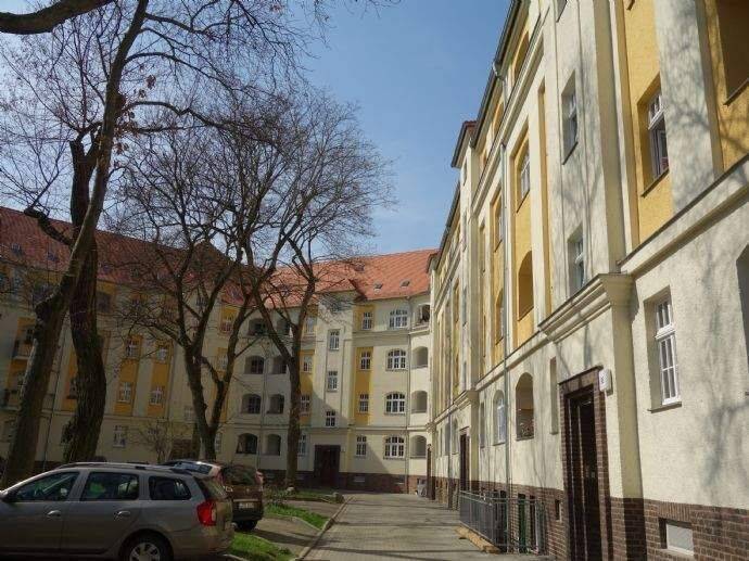 Familienwohnung mit Loggia sucht nette Familie, 4207 Leipzig (Großzschocher Grünau-Siedlung Kleinzschocher Lausen-Grünau)