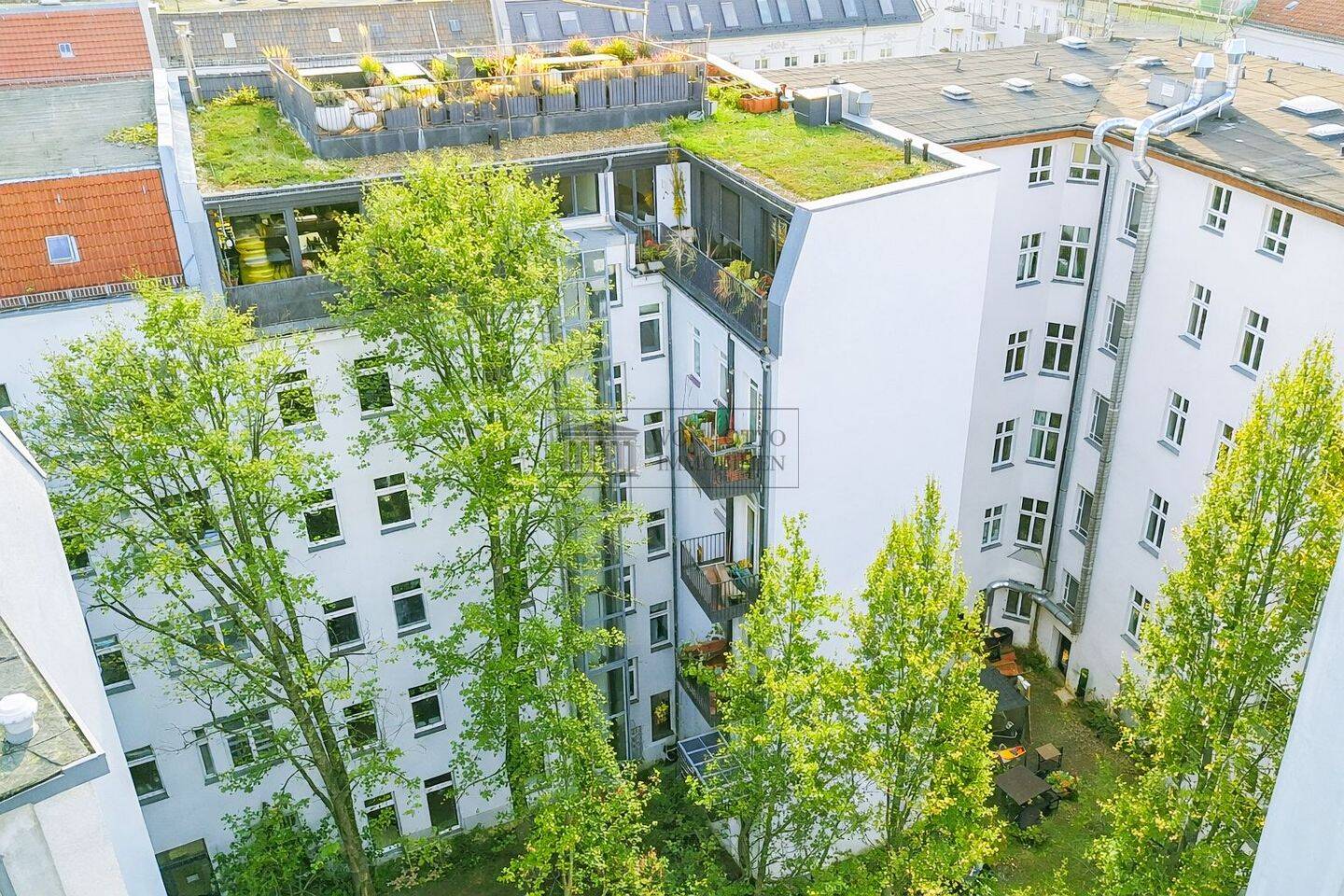 147 m² Altbau in Friedrichshain: 5 Zimmer, Wohnküche und zwei Balkone, 10247 Berlin (Friedrichshain-Kreuzberg Friedrichshain Prenzlauer Berg)