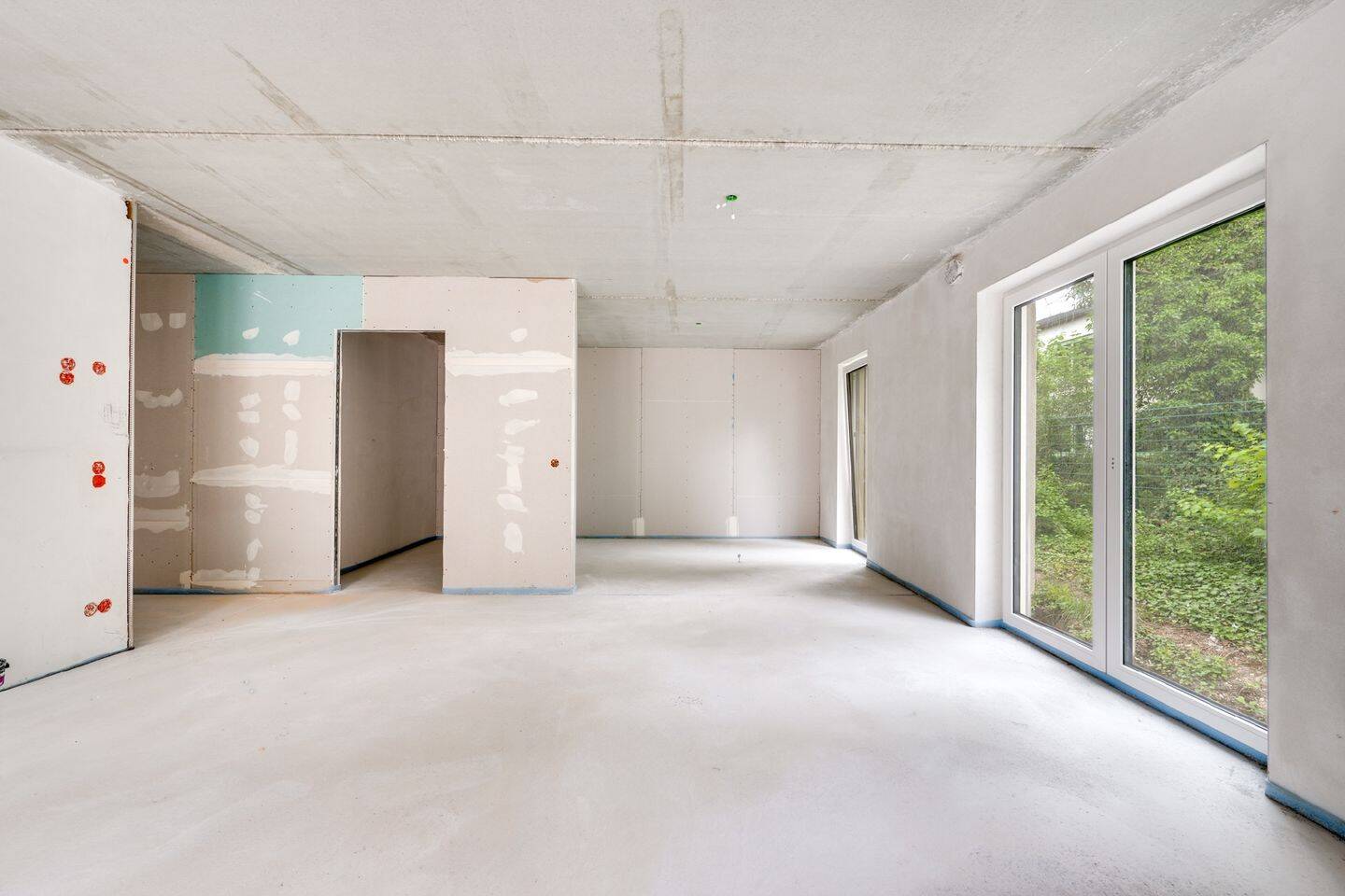 AIGNER – Neubau: Großzügige und moderne 3-Zimmer Erdgeschosswohnung mit Terrasse!, 80995 München (Allach-Untermenzing Feldmoching-Hasenbergl Moosach)