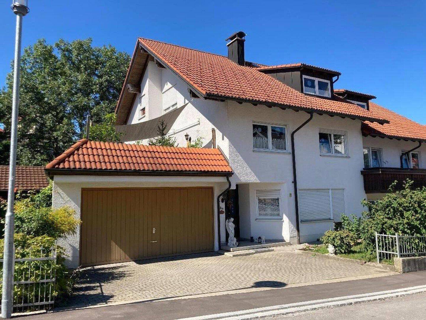 Viel Raum zum Leben – größzügige Doppelhaushälfte mit Sonnenterrasse und kl. Garten, 87730 Bad Grönenbach