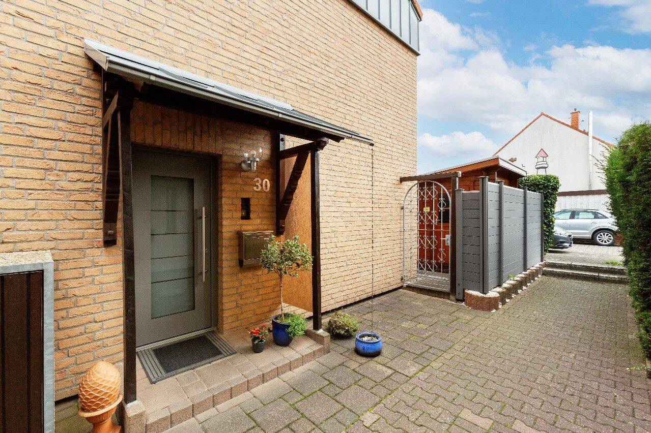 NEU: Modernisiertes Einfamilienhaus mit Energieklasse B in Sackgassenlage, 51377 Leverkusen (Alkenrath Manfort Schlebusch Steinbüchel)