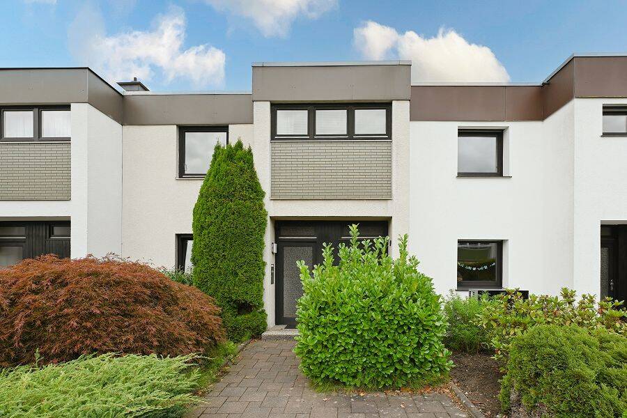Bielefeld-Gellershagen: Sanierungsbedürftiges Reihenhaus mit Garage in beliebter Wohnlage!, 33613 Bielefeld (Babenhausen Gellershagen Innenstadt)