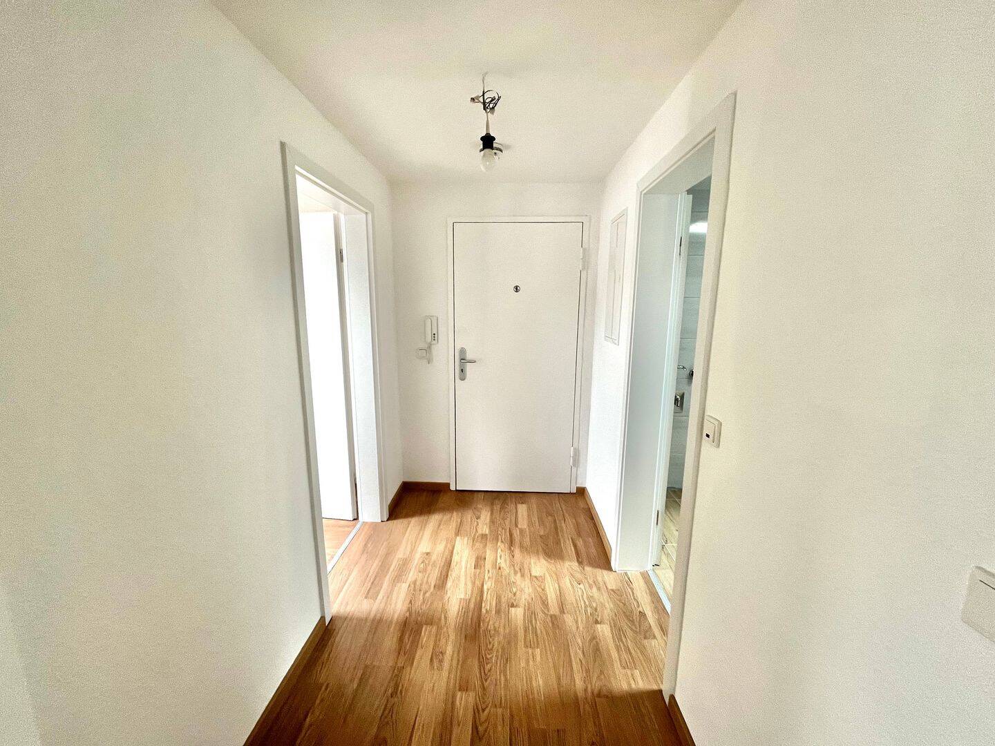 2- Zimmer Wohnung in Kohlheck, komplett saniert, 65199 Wiesbaden (Biebrich Dotzheim Frauenstein Wiesbaden)