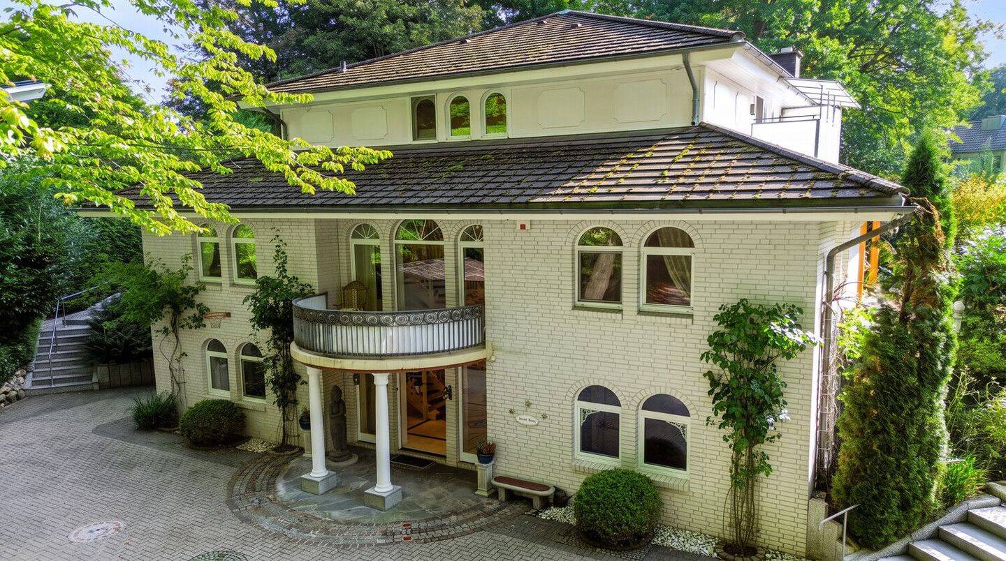 Repräsentative Villa auf der Sonnenseite der Kieler Förde, 24226 Heikendorf