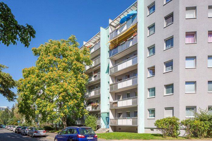 Große 4-Zimmerwohnung im EG, Küche und Bad mit Fenster!, 1239 Dresden