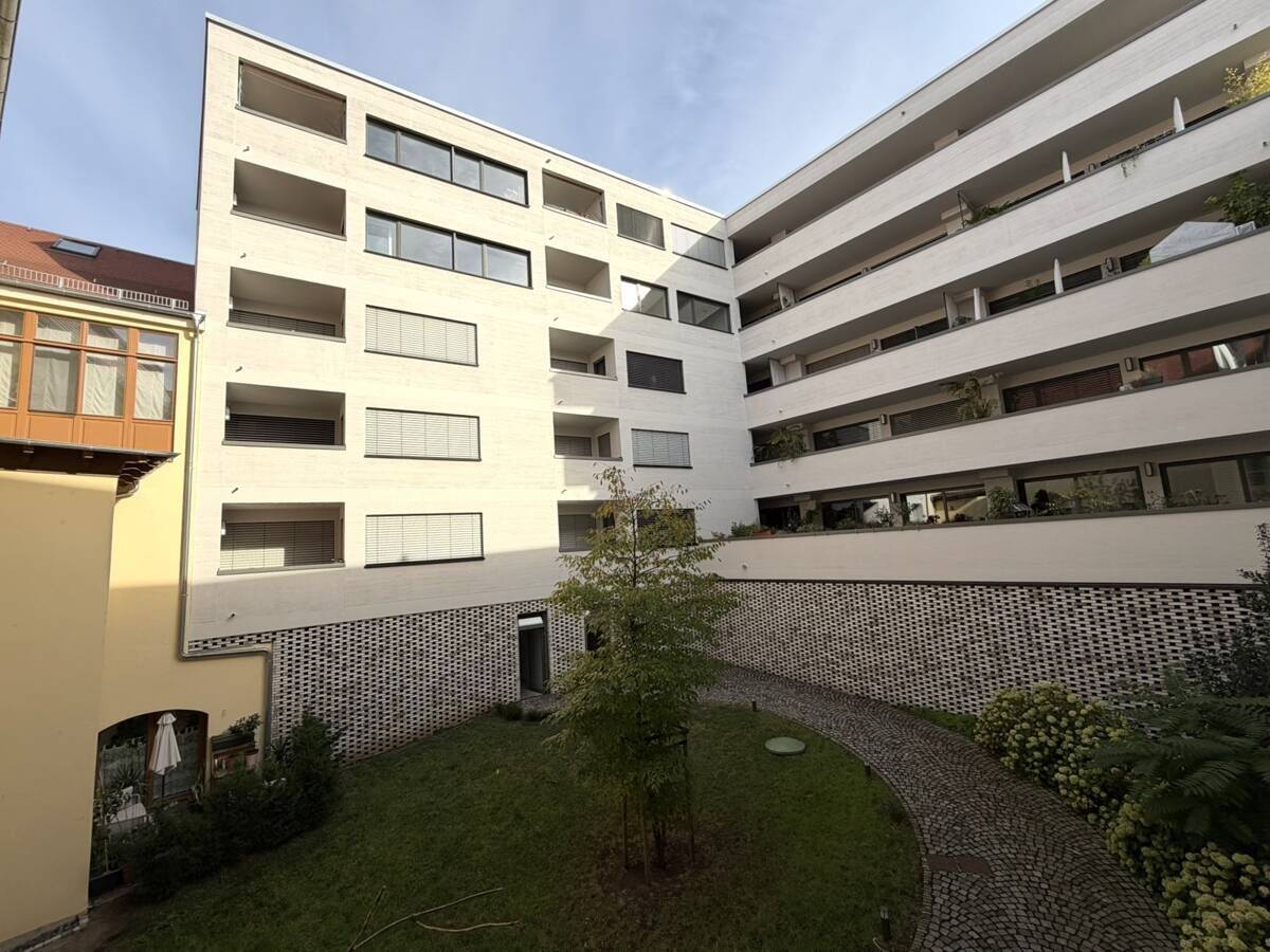4-Raum-Traum auf ca. 136 m² mit 2 Balkonen, Stellplatz und Aufzug direkt im Zentrum in ruhiger Lage, 6108 Halle (Saale) (Altstadt Giebichenstein Innenstadt Paulusviertel Saaleaue)