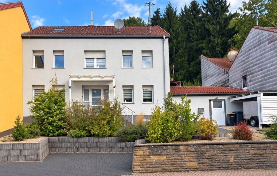 Gepflegtes Einfamilienhaus mit Pool, Terrasse und vielseitigem Raumangebot in Beckingen, 66701 Beckingen