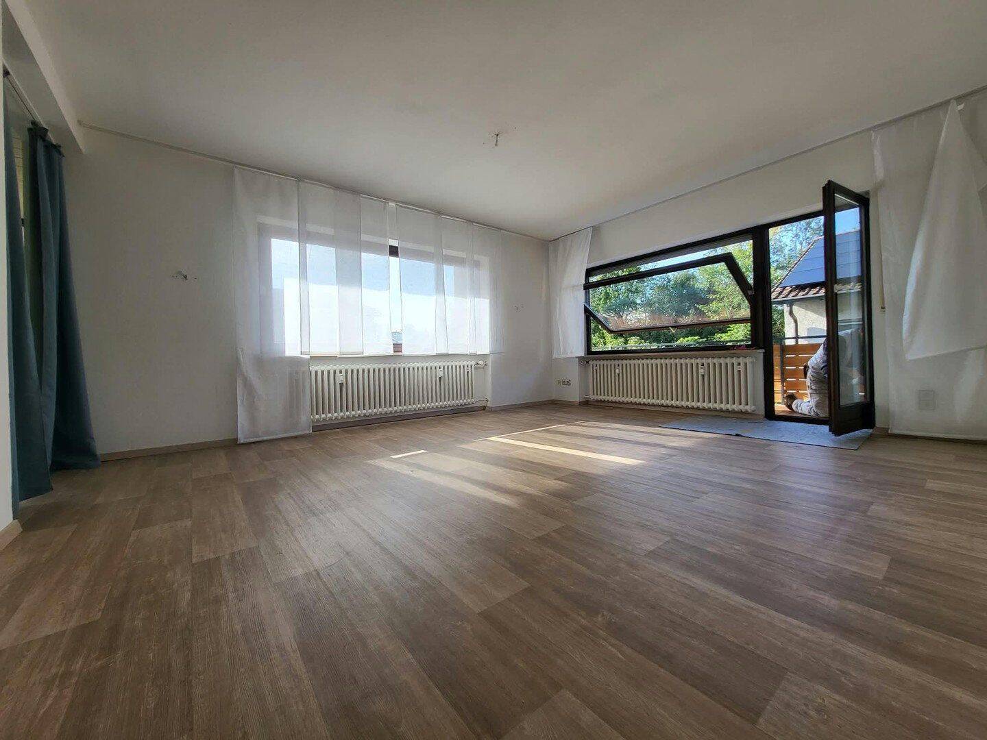 Helle, großzügige 3-Zimmer-Wohnung mit Balkon und Garage in 97078 zu vermieten, 97078 Würzburg (Grombühl Lindleinsmühle Versbach)