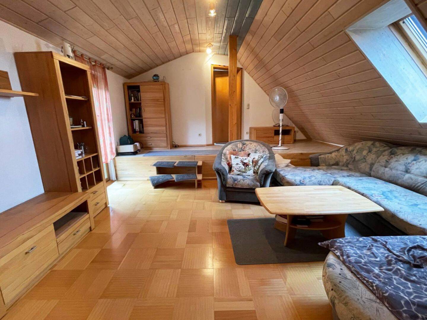 Schnuckelige Dachgeschosswohnung in Regenstauf zu vermieten, 93128 Regenstauf