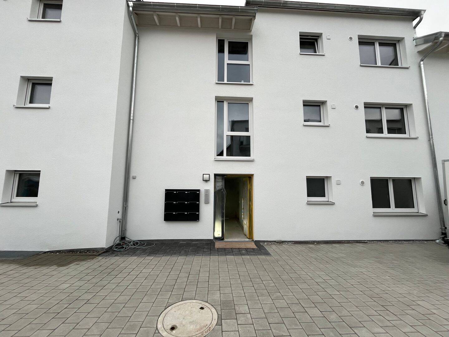 Erstbezug mit Privatgarten: Barrierefreie 4,5-Zimmer-Neubauwohnung (KfW 40 QNG) in Steißlingen, 78256 Steißlingen