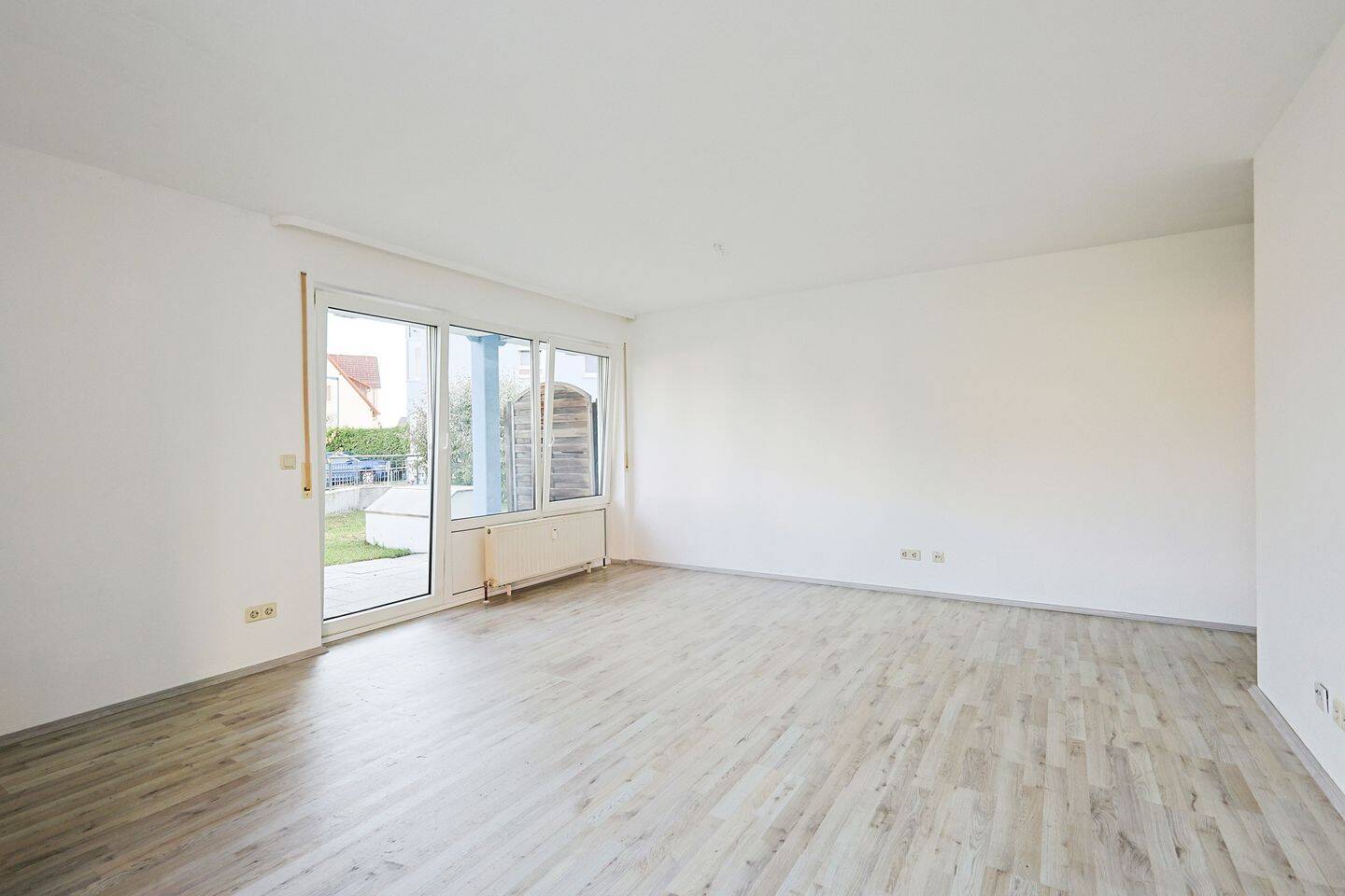 Helle 1-Zimmer-Wohnung mit sonniger Südterrasse und Gartenanteil, 71083 Herrenberg